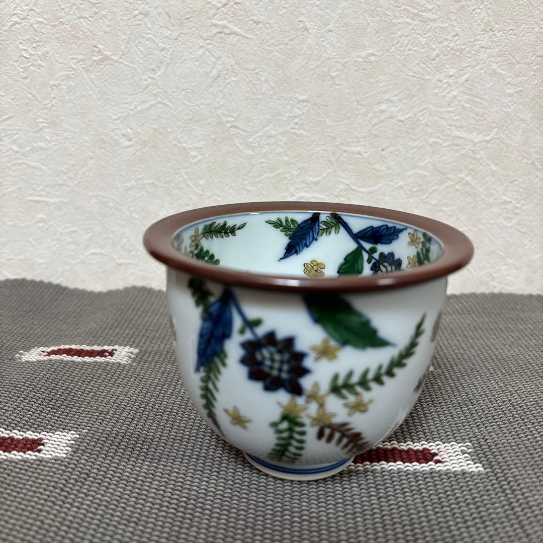 源右衛門　染錦更紗手花蝶文　器