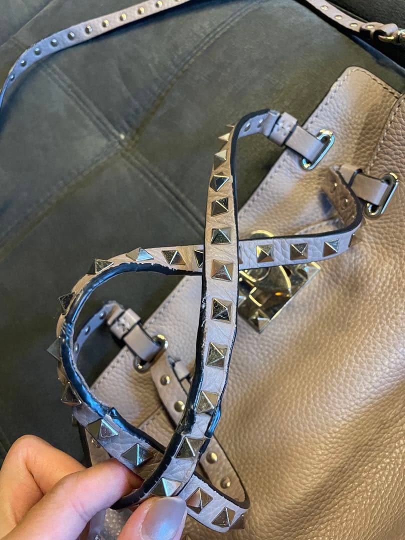 バレンティノ　スタッズバッグ