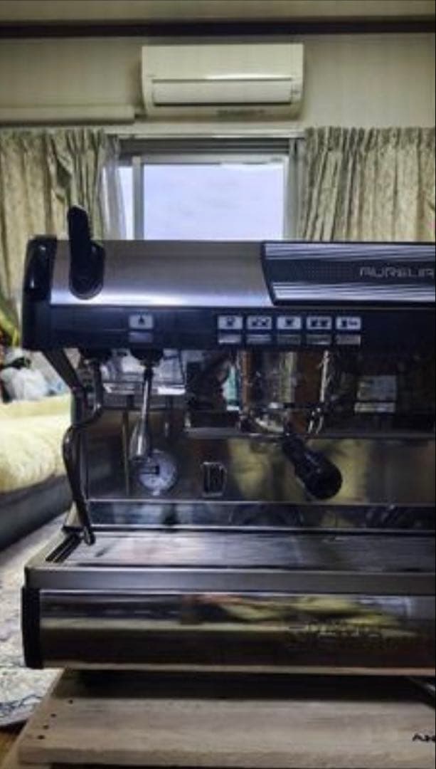 Nuova Simonelli「Aurelia II」エスプレッソマシン