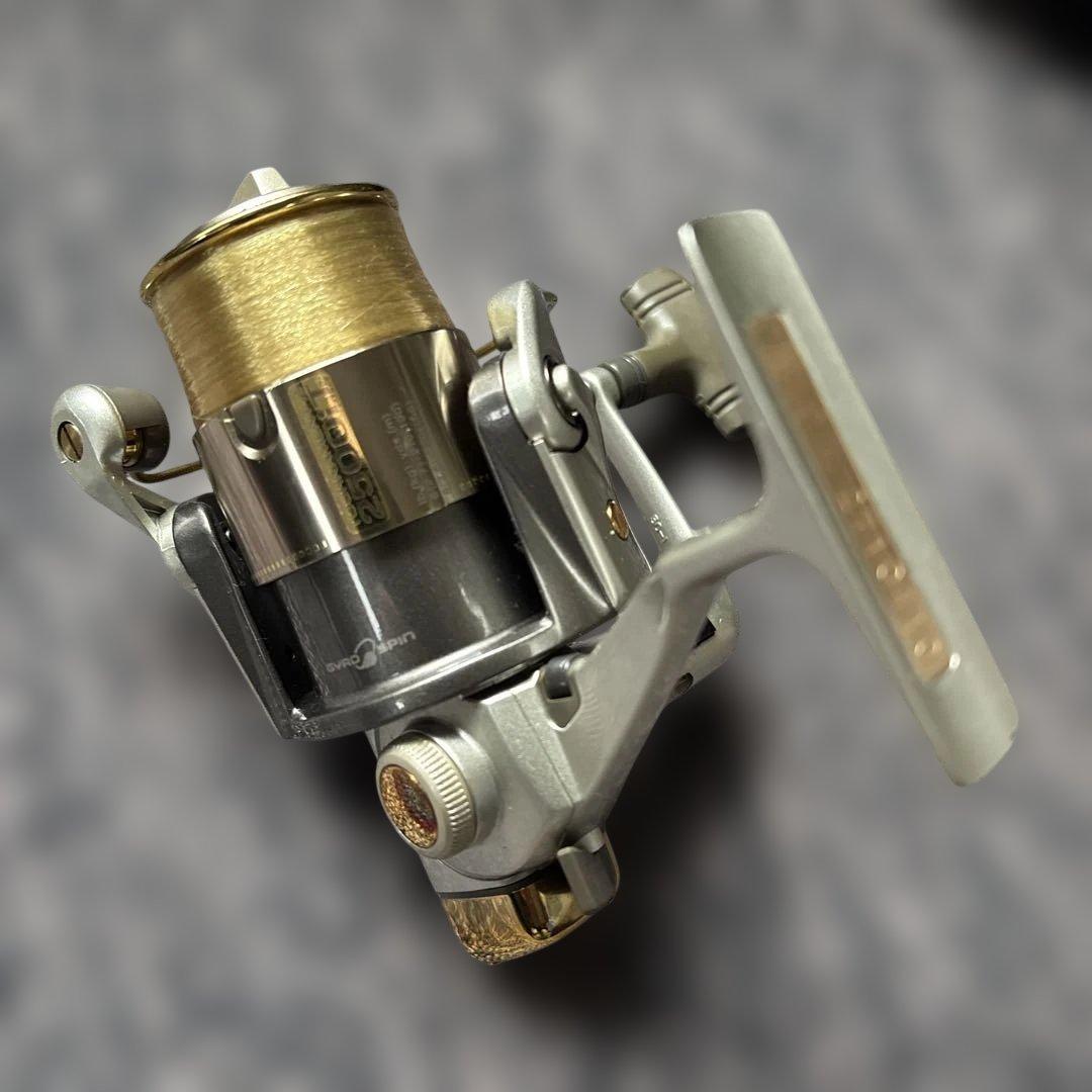 Daiwa トーナメントZ 2500iTスピニングリール 収納ケース付き