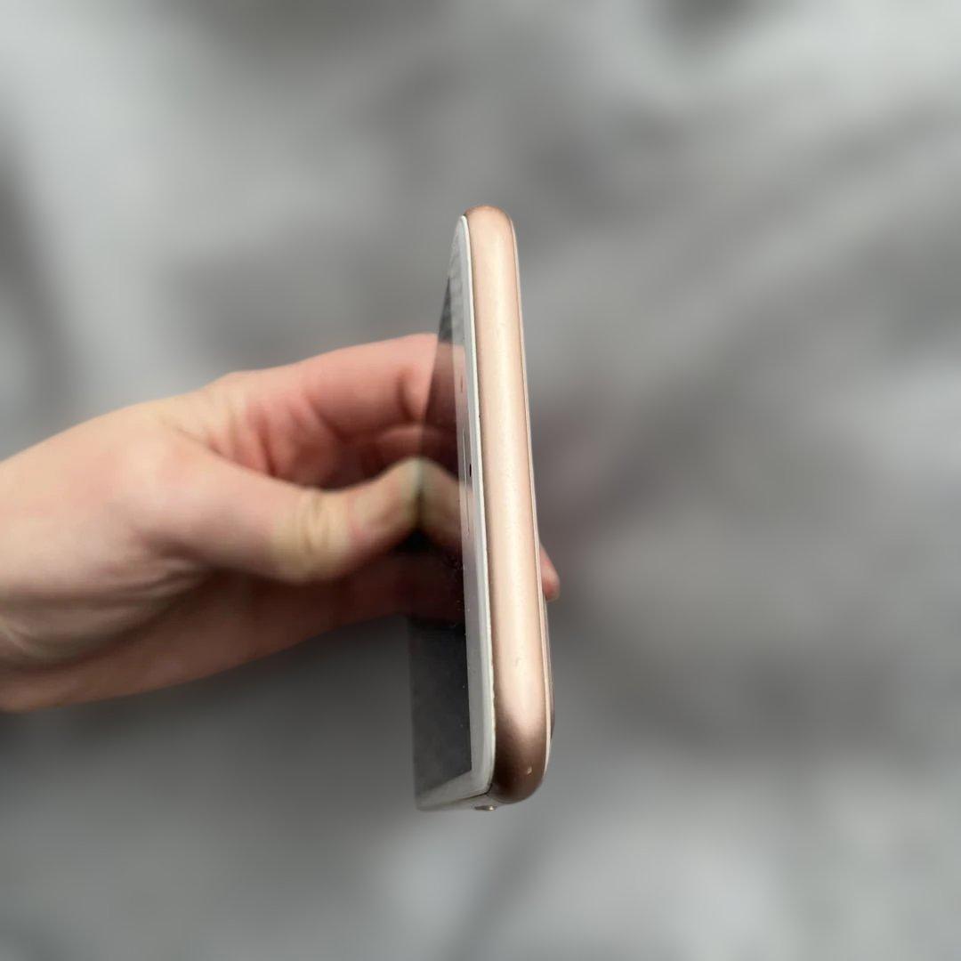 ［SIMフリー］iPhone 8 Puls 64G ゴールド 本体