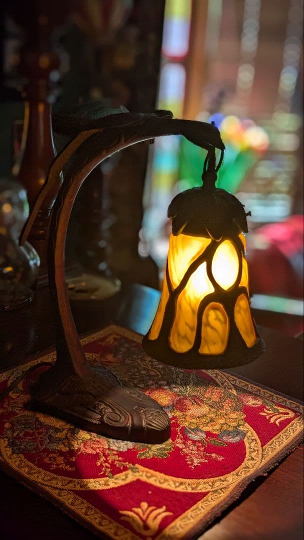 アンティーク 鳥がくわえる卓上ライト メタル製スタンド オレンジカラー