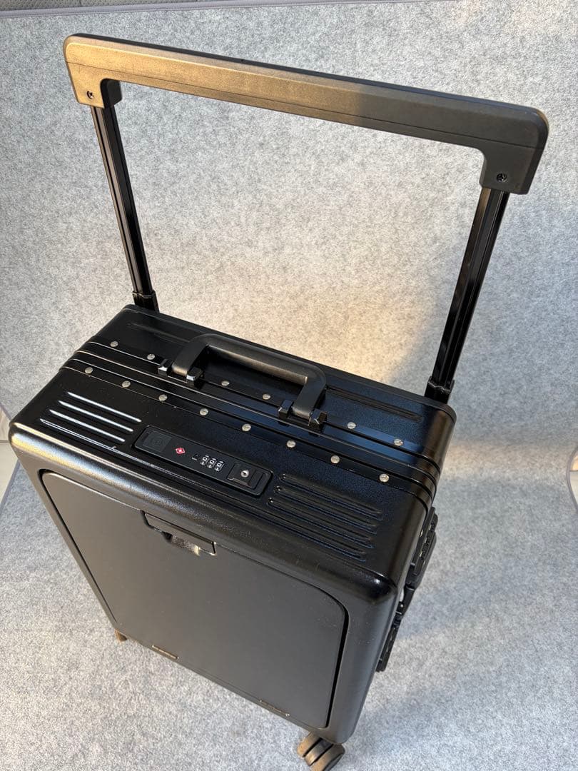 【週末価格】タビトラ　スーツケースキャリーUSBポート付き