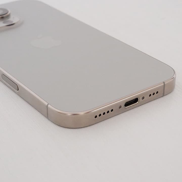 超美品 iPhone 16Pro 256GB ナチュラルチタニウム SIMフリー