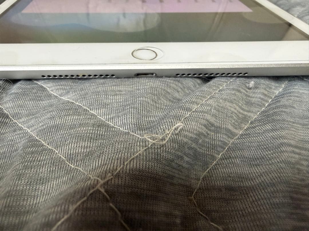 特価 ☆Apple iPad☆ 第7世代 Wi-Fi＋Cellular 32gb