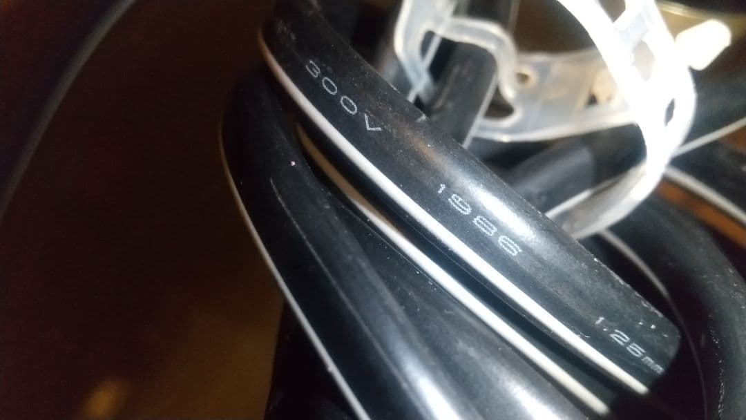 C*s様 SANSUI AU-α607 プリメインアンプ 右前インシュレータ外れ