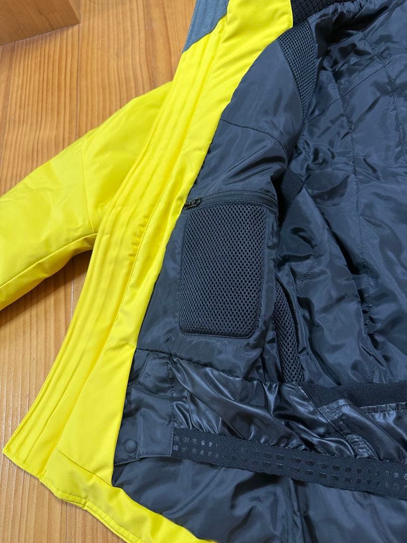 DESCENTE スキーウェア　中綿スキージャケット