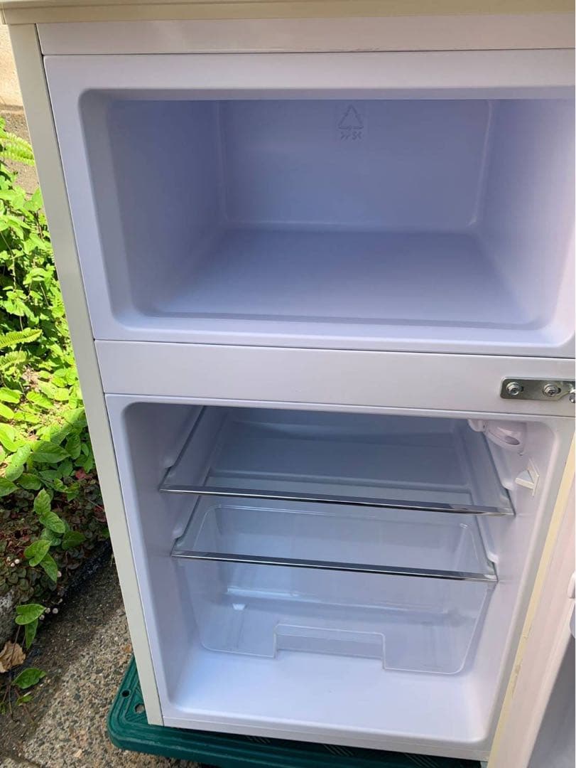 ＊東京都付近取引限定＊美品 アイリスプラザ　小型冷蔵庫 PRR-082D-W