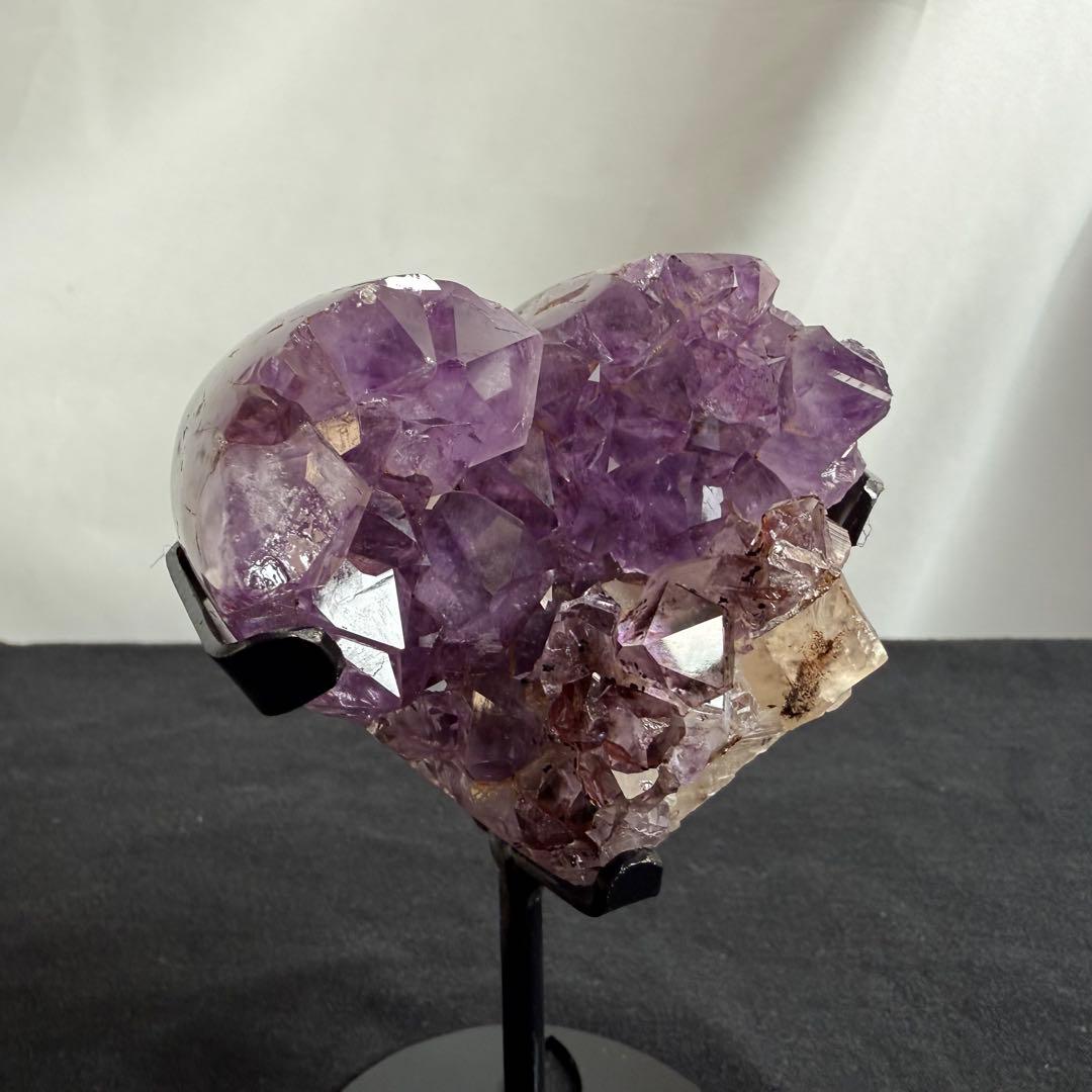 天然石カルサイト&ブラックトルマリン共生アメジストのハート　NO.070413