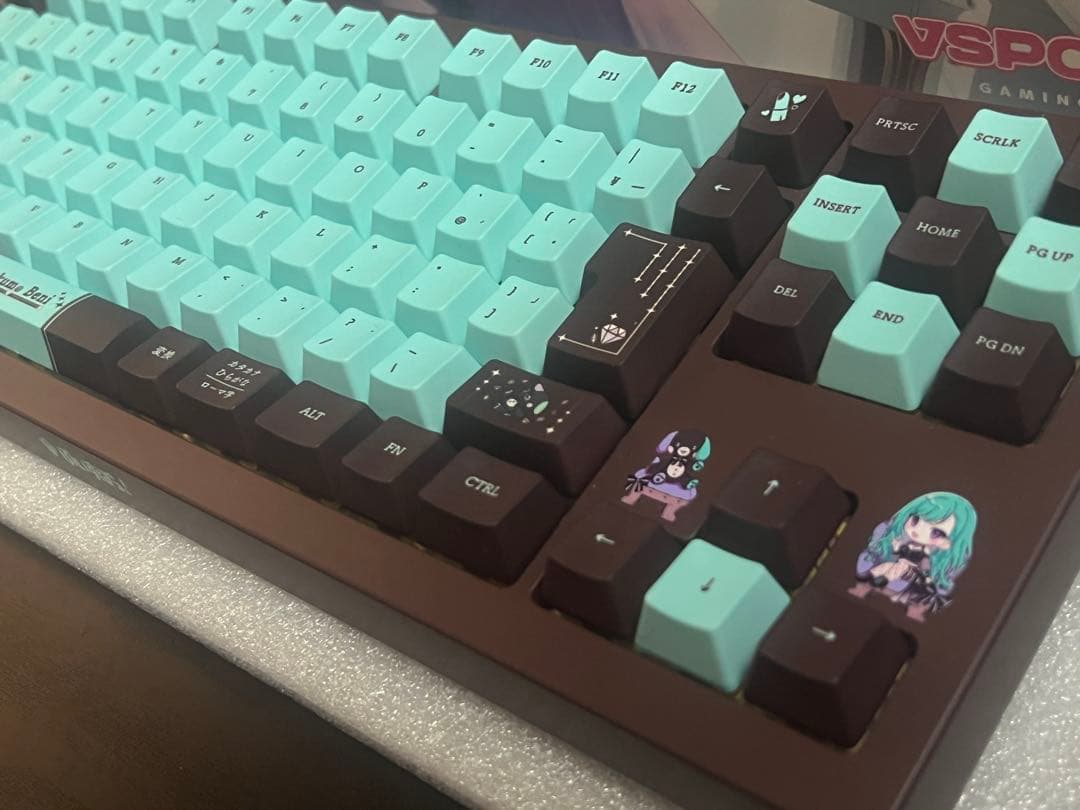 VSPO!GEAR ゲーミングキーボード 八雲べに