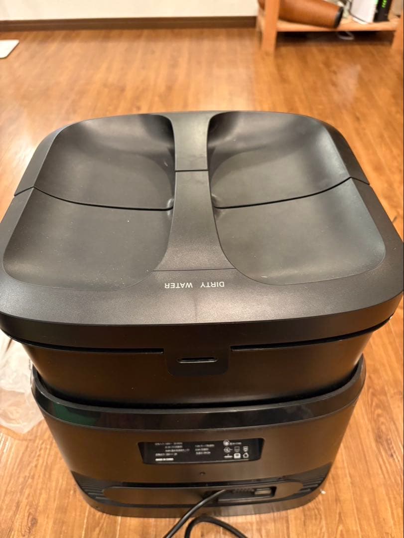 【送料無料】 ロボット掃除機 黒色 付属品多数あり　ブラック　スタイリッシュ