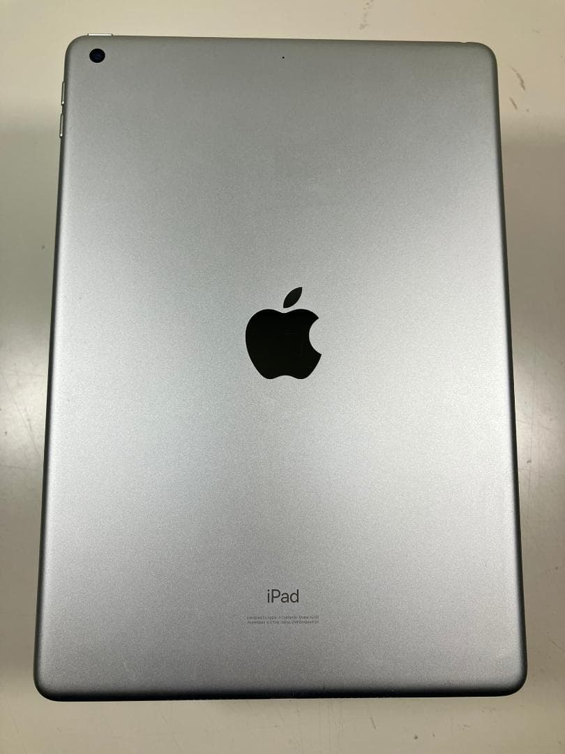 iPad 第8世代　128GB シルバー　Wi-Fiモデル　カバーガラス付