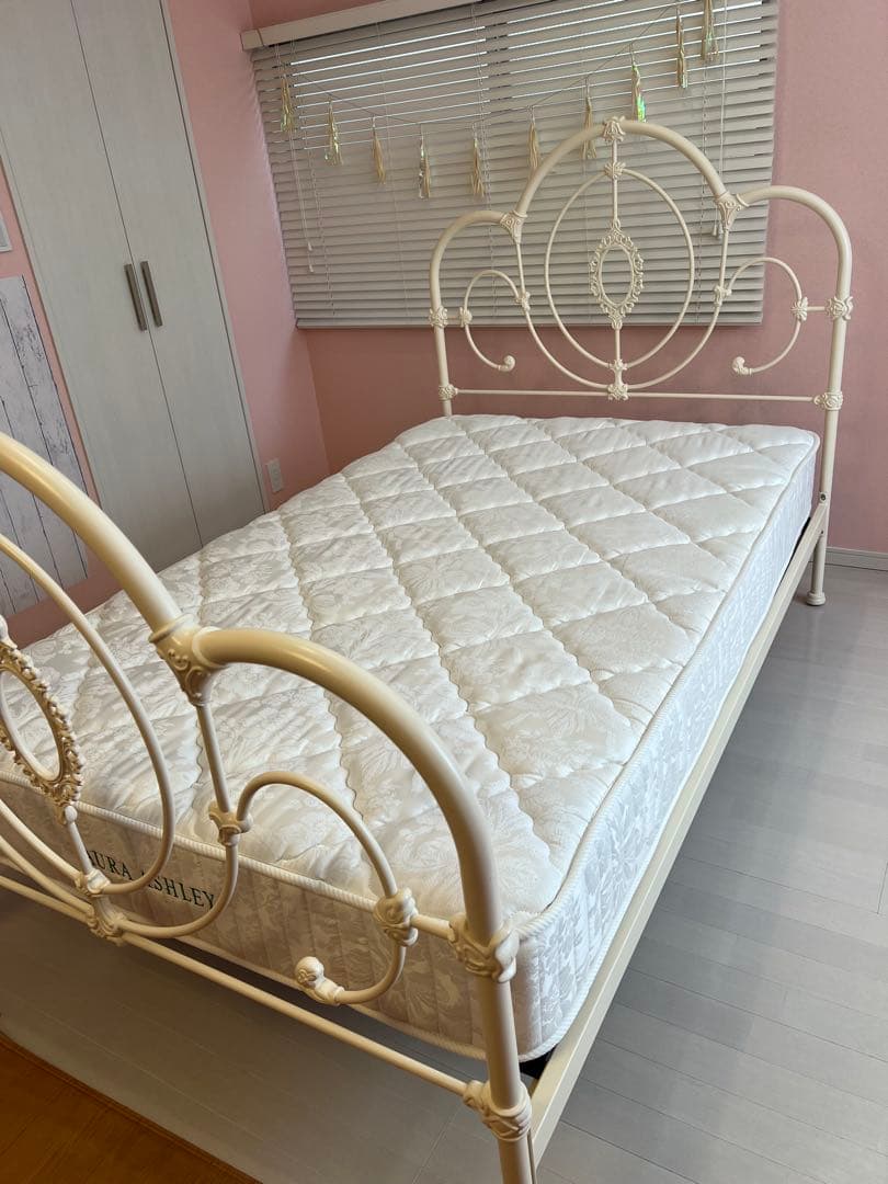LAURA ASHLEY セミダブルベッドフレーム&マットレスM