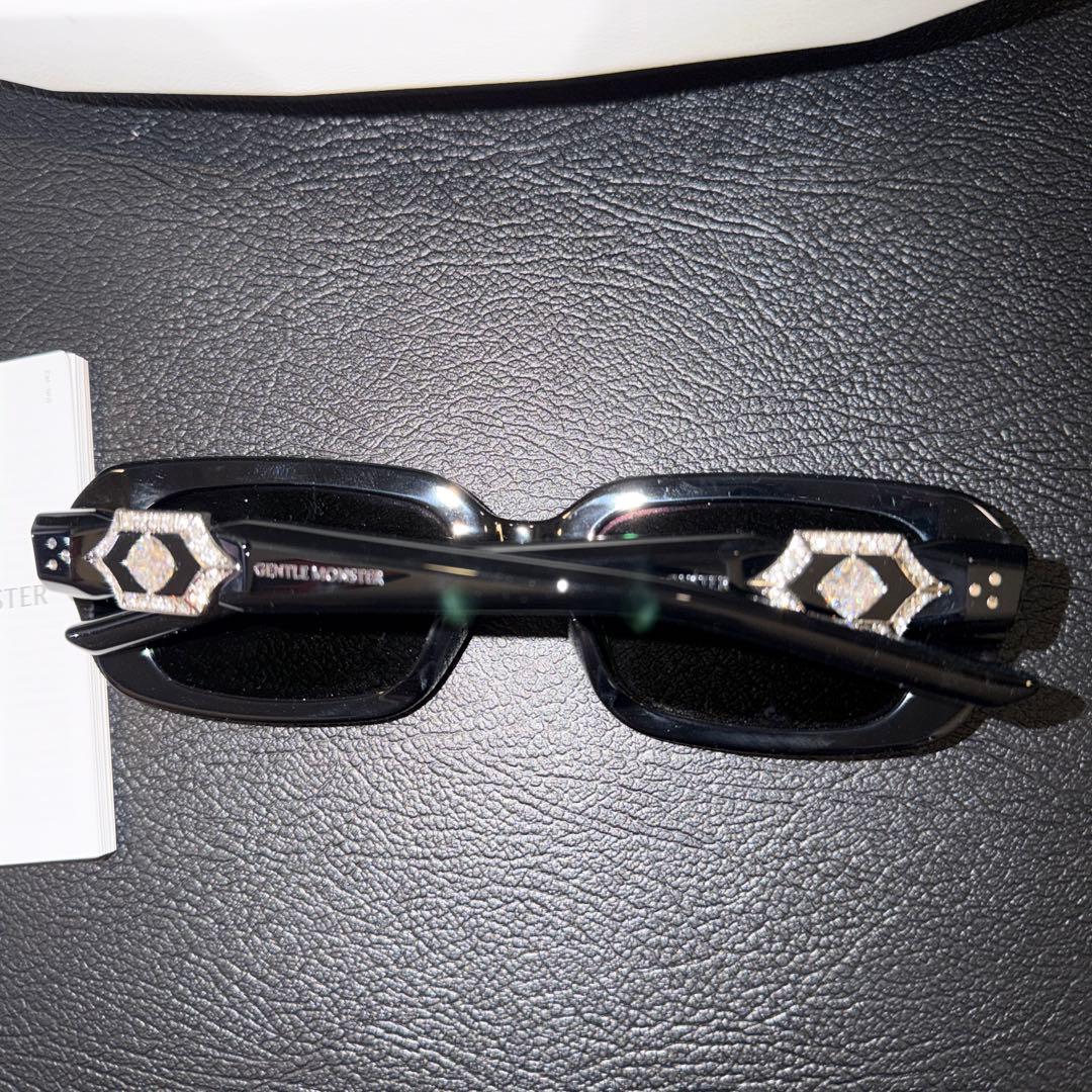GENTLE MONSTER 装飾付きサングラス　UAE エミレーツモール購入