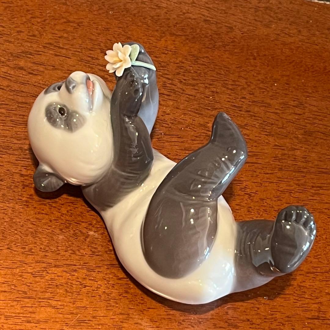 超美品　リヤドロ　パンダ　ピンクの花　フィギュリン　人形　陶器　置物　B