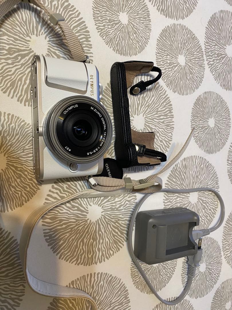 OLYMPUS PEN E-PL9 ミラーレス一眼 シルバー(美品・ハコなし)