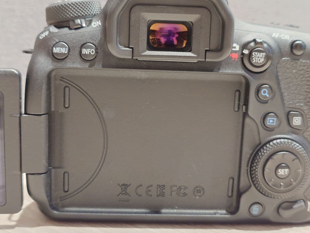 Canon EOS 6D デジタル一眼レフカメラ　値下げ！！