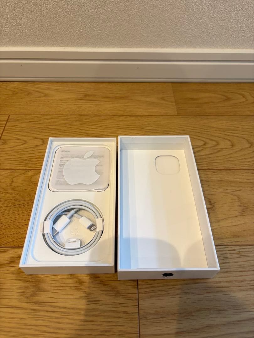 Apple iPhone 13 ブラック 本体（箱付き）美品