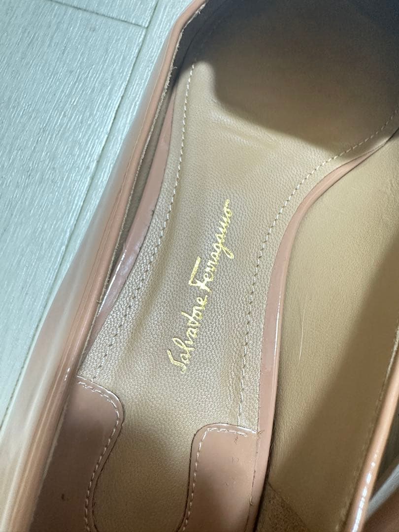 美品フェラガモ ♡ヴァラリボンパンプス　23.5