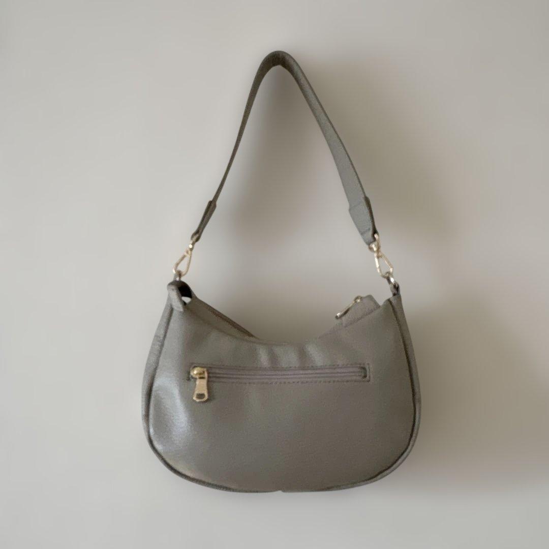 russet ハーフムーンショルダーとショルダーベルト(別売)