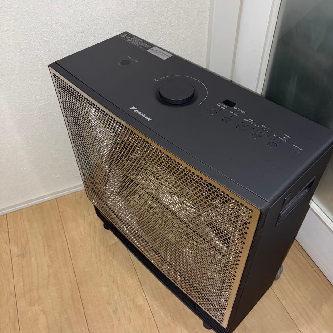 極美品！！2024年製DAIKIN 遠赤外線暖房機　ハイブリッドセラムヒート