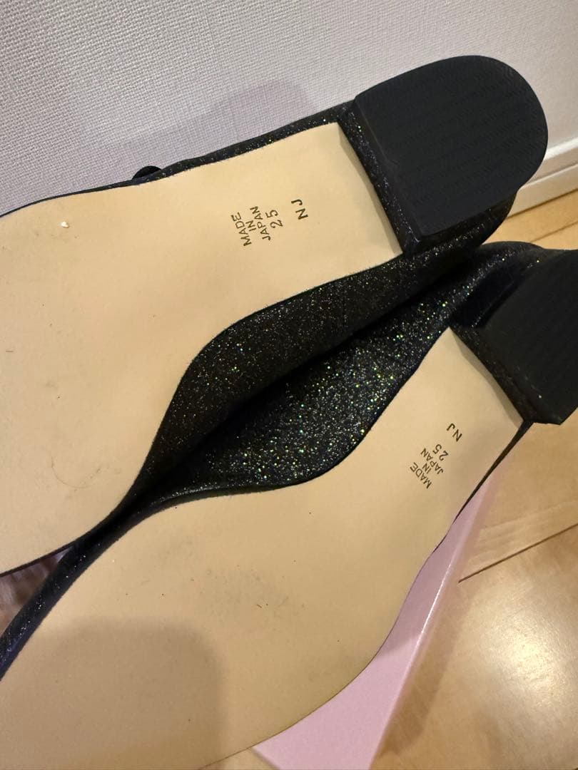 D.I.ANA ブラック グリッター フラットシューズ