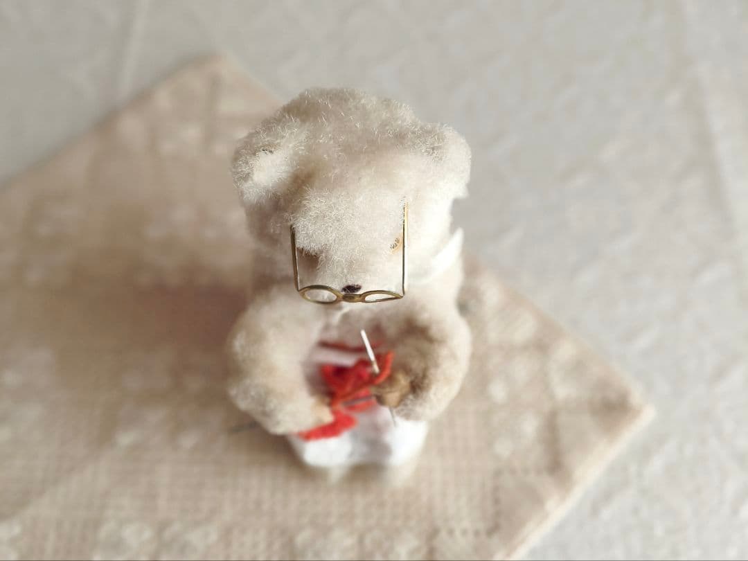 * vintage bear ❀ ゼンマイ仕掛けの 編み物 ネコさん