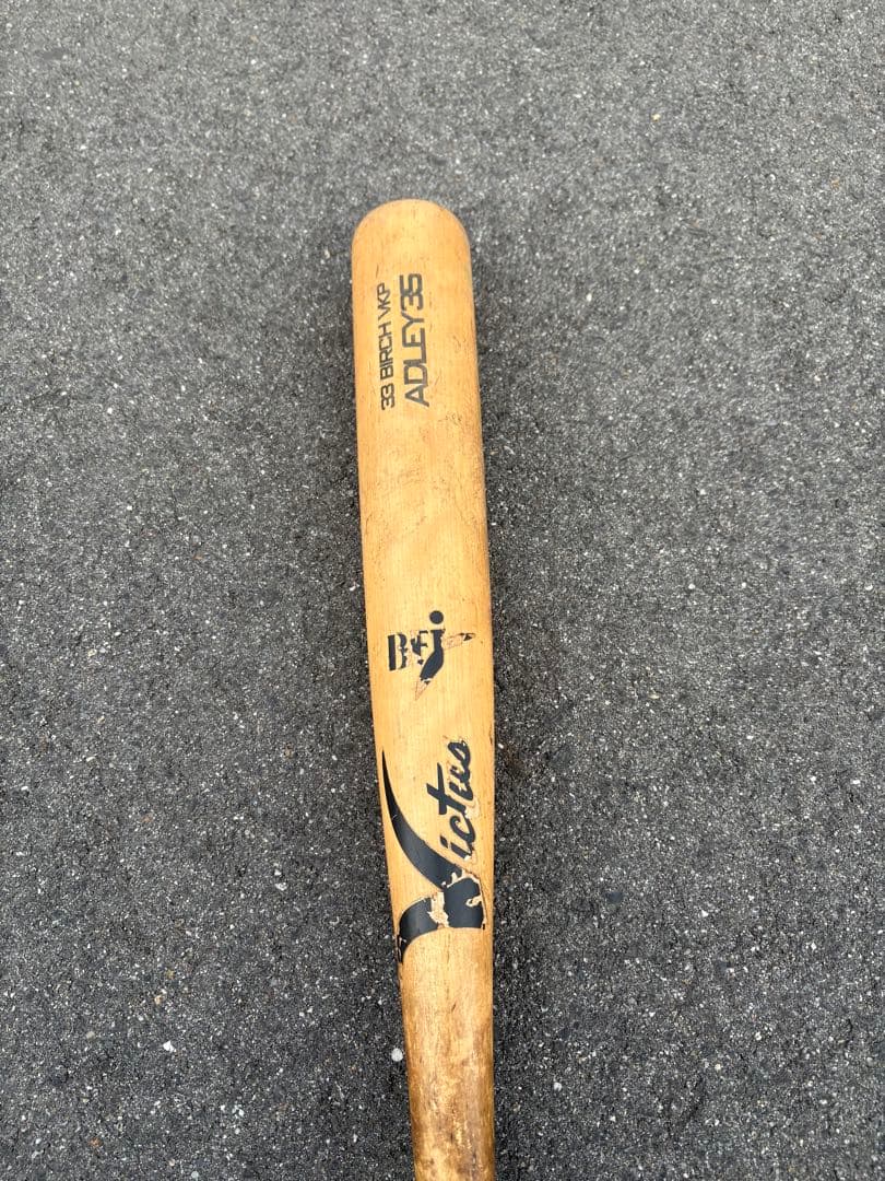 Victus 硬式 木製バット