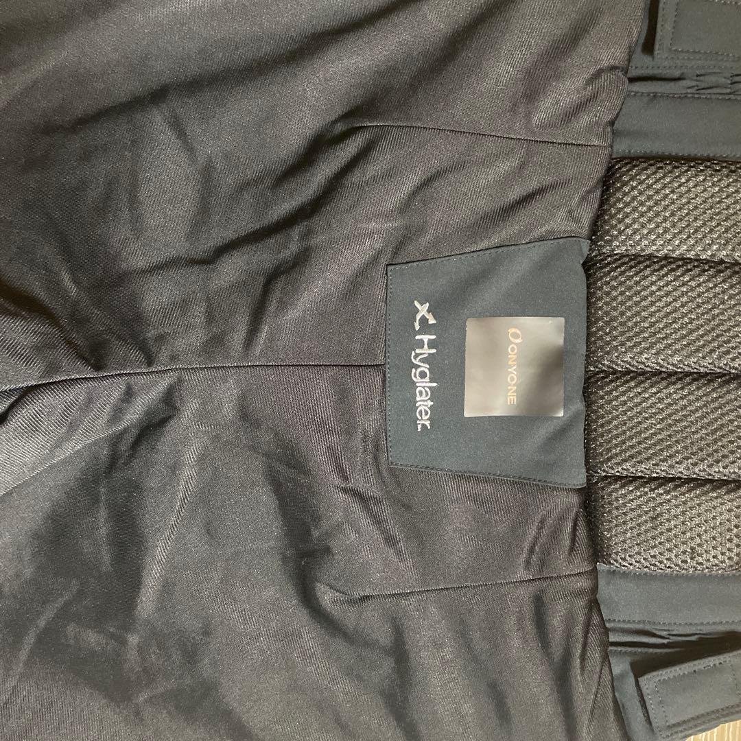 ONYONEスキーウェア パンツ黒/赤