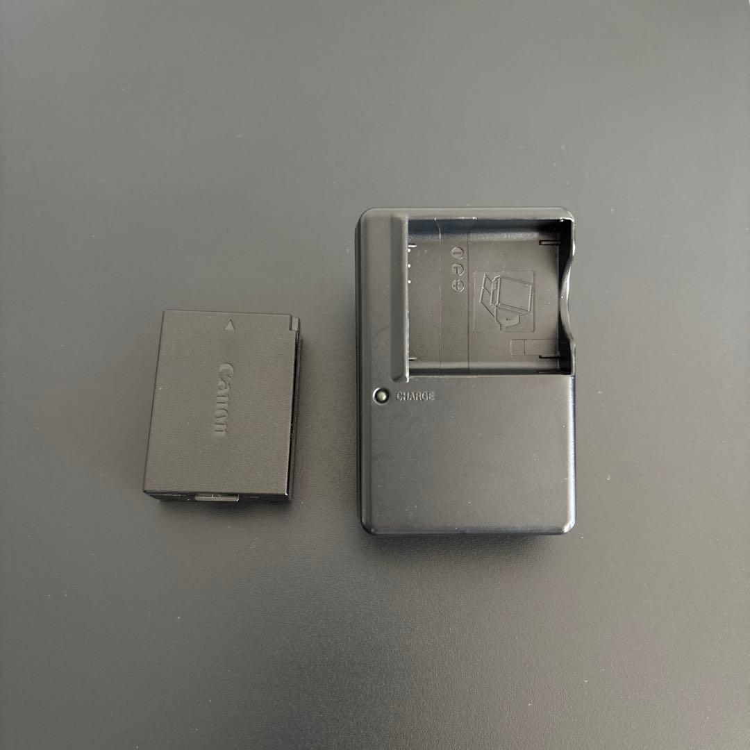 Canon EOS Kiss X70 デジタル一眼レフカメラ