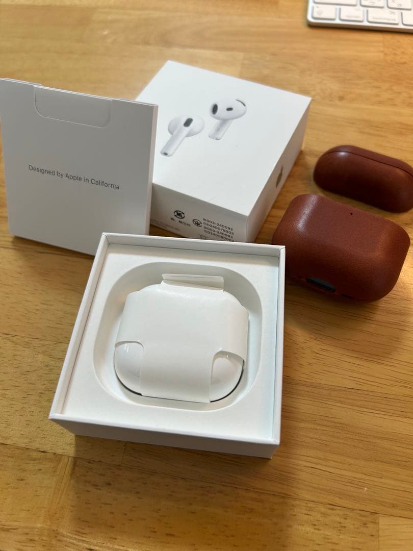 Apple AirPods 4 アクティブノイズキャンセル搭載　本体 ホワイト