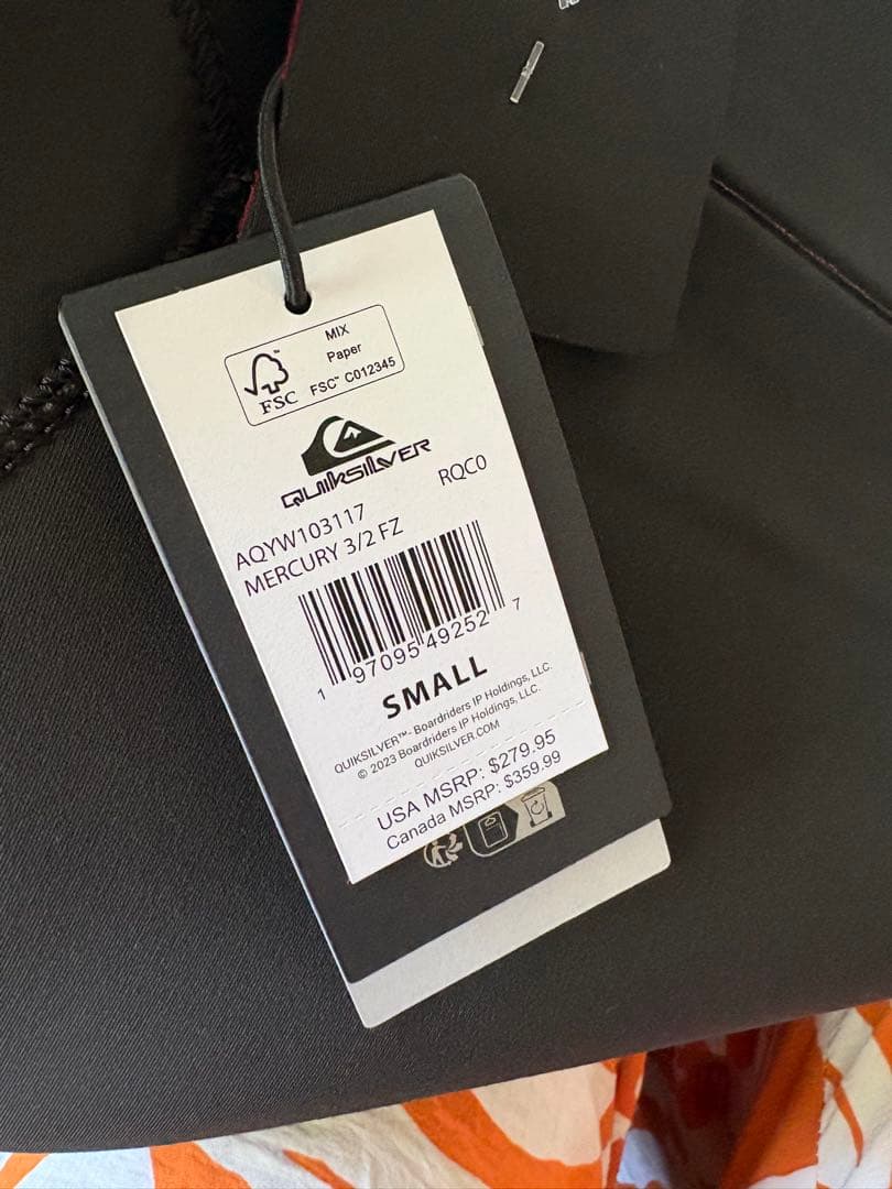 QUIKSILVER フルスーツ ブラック/レッド