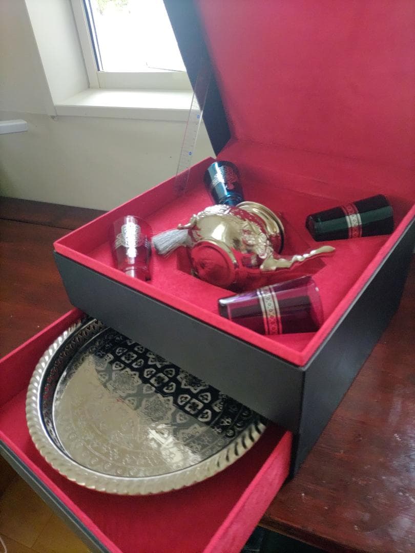 本革、収納箱入りモロッコティーセット