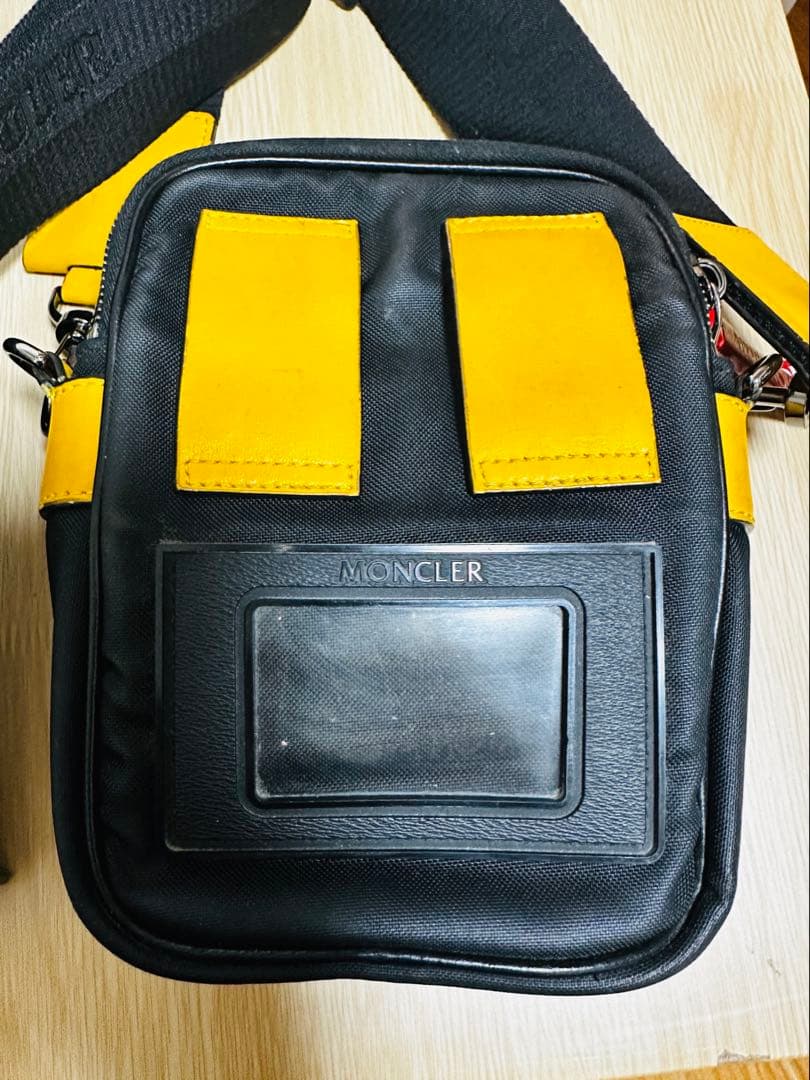MONCLER ショルダーバッグ 黒/黄色
