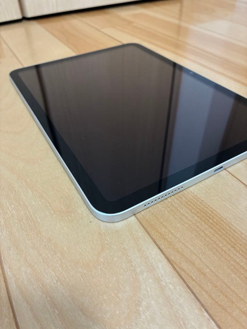 iPad(第10世代) シルバー Wi-Fi 64GB 純正カバー付