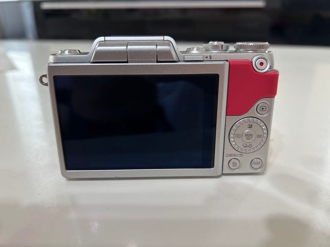 美品　Panasonic デジタル一眼カメラLUMIX DMC-GF7W ピンク