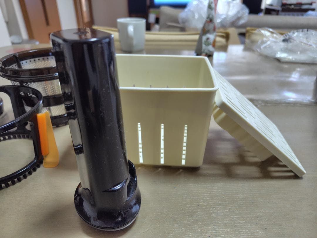 ヒューロムHurom スロー ジューサー H-AA-RBA17 フェラーリレッド