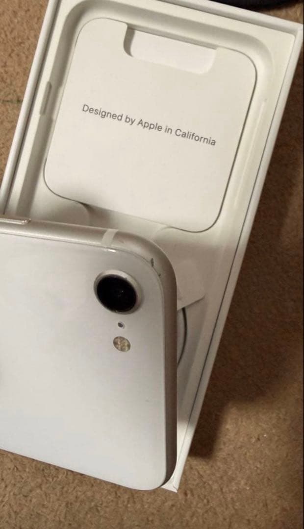 iPhone SE (第2世代) 128GBホワイト 本体