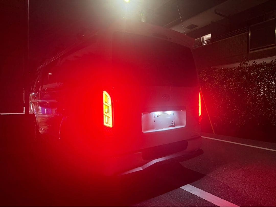 ハイエース200 LED 流れるテールランプ 左右新品