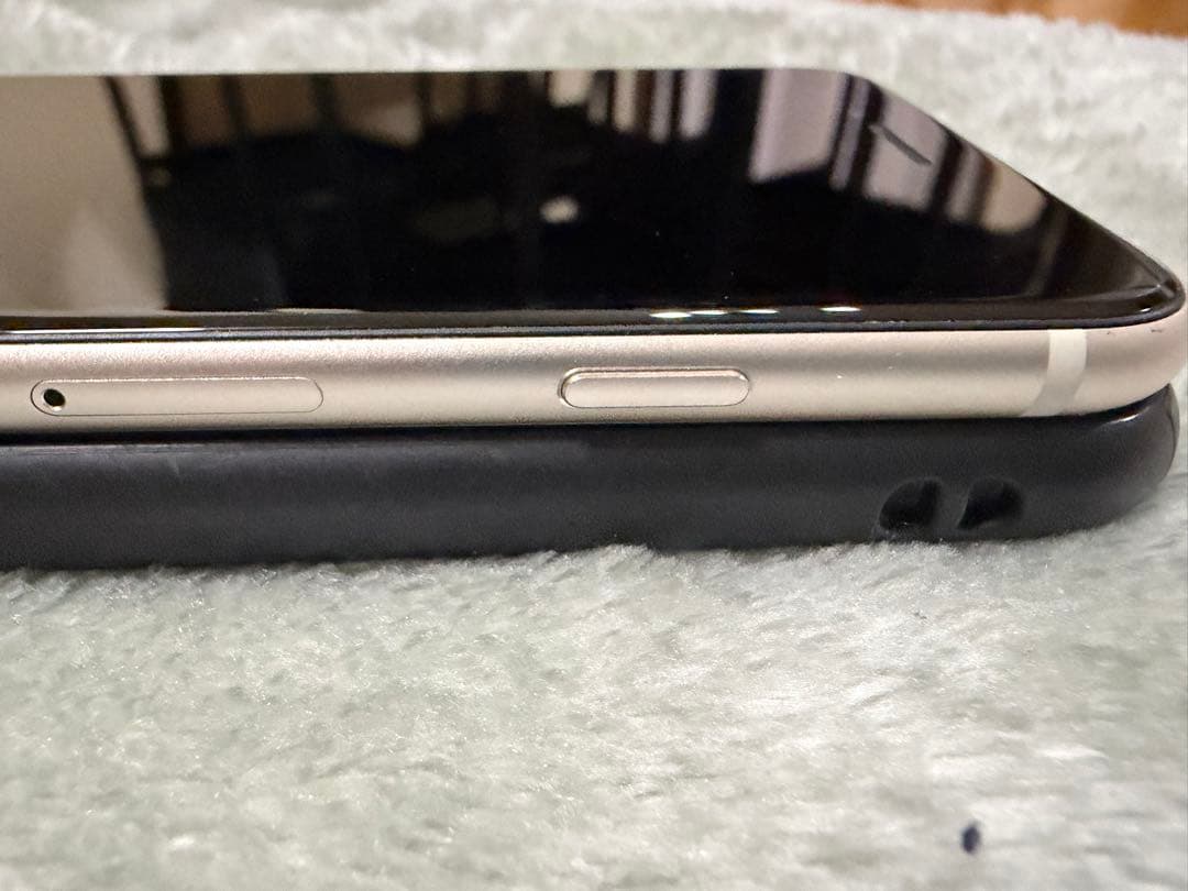 iPhone SE3 64GB スタートライト（整備済み品）SIMフリー