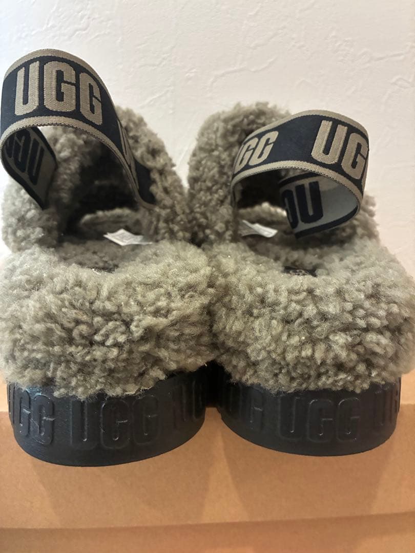 UGG カーキファーサンダル