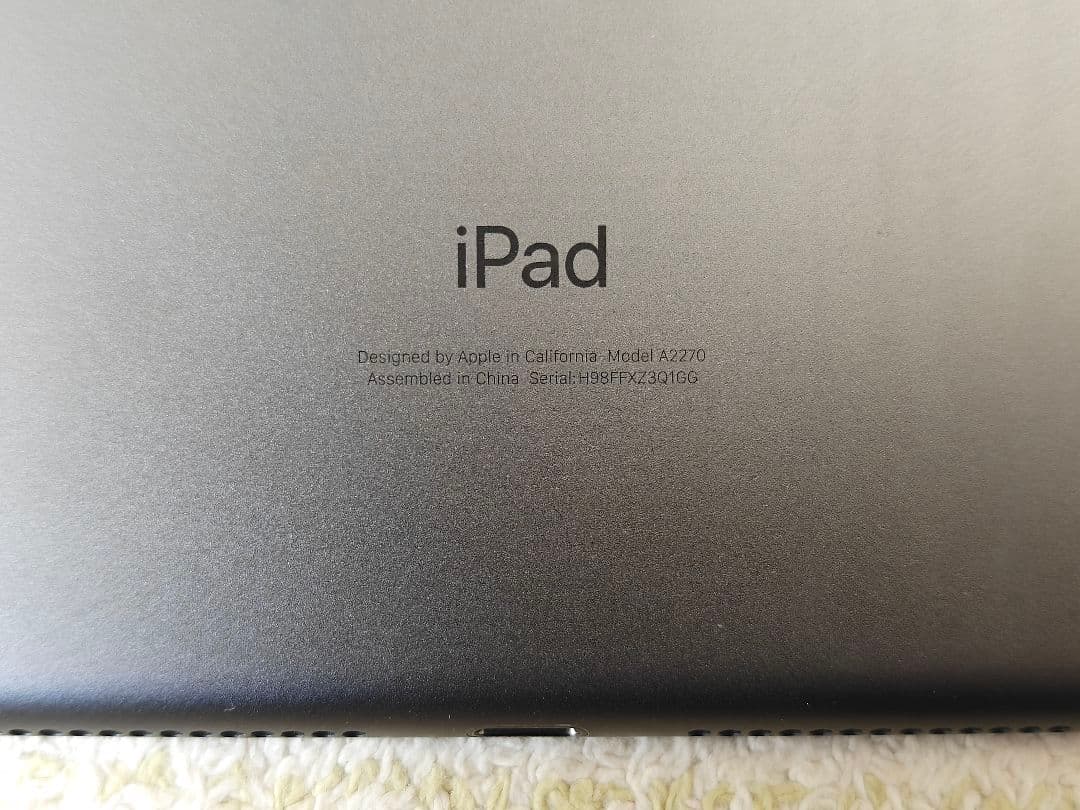 iPad 8世代 無印 128GB 箱付き 保護シート付き