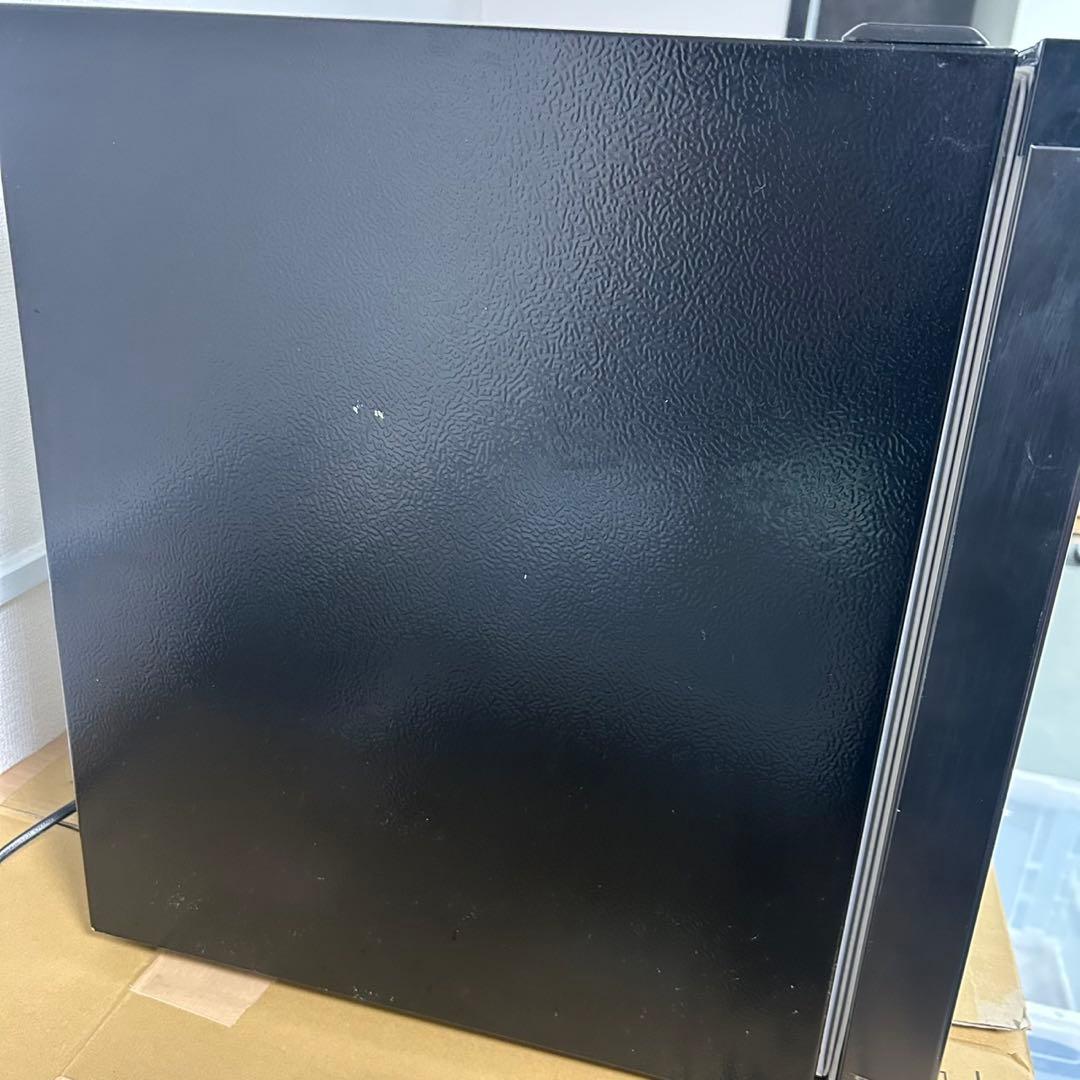 【MAXZEN】2022年製 冷凍庫 31L 中の割れあり棚なし