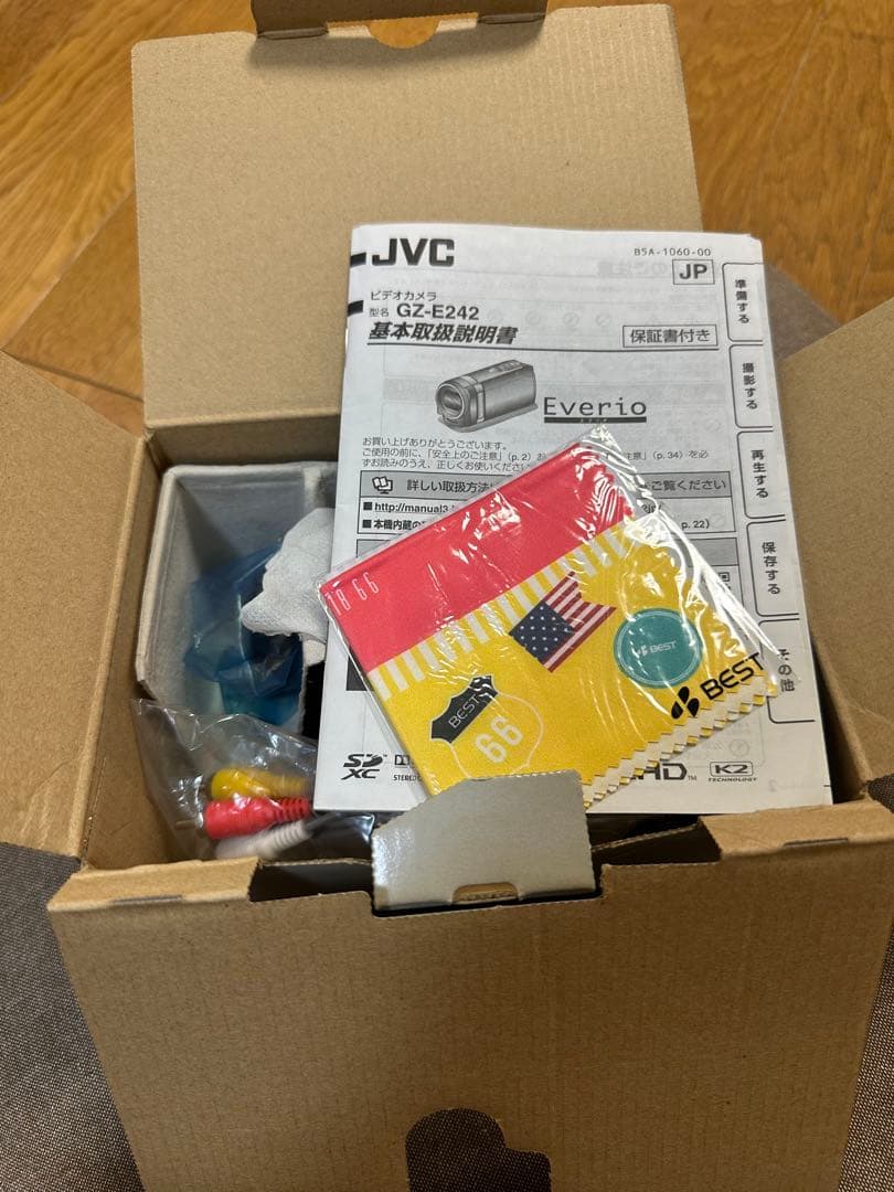 美品！JVC Everio GZ-E242-s ハイビジョンメモリームービー