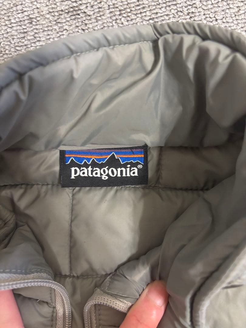 パタゴニア 中綿ジャケット グレー フルジップ 軽量 保温 アウトドア