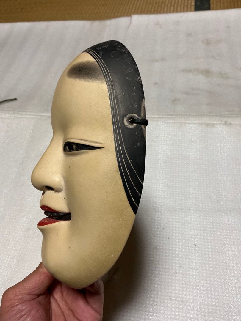 能面２つセット。木製。【中古品　古民家より譲り受けました】。