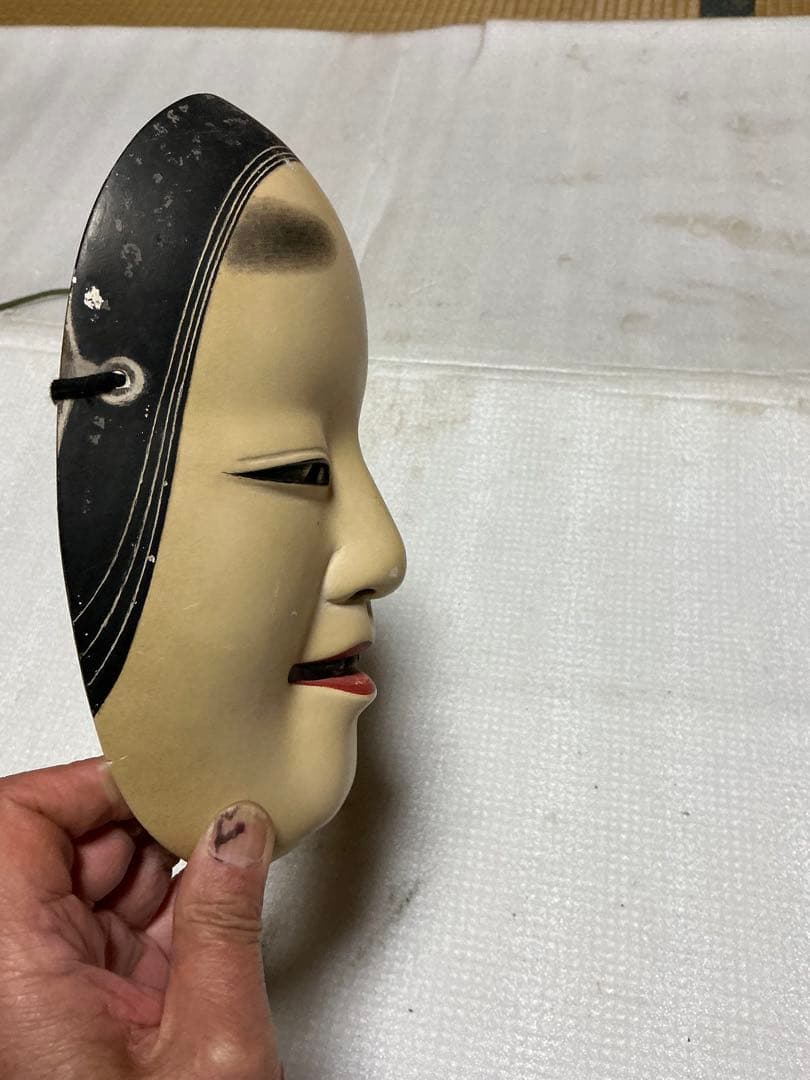 能面２つセット。木製。【中古品　古民家より譲り受けました】。