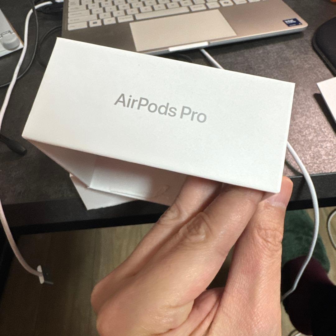 【ほぼ未使用美品】AirPods本体 ホワイト 充電ケース付