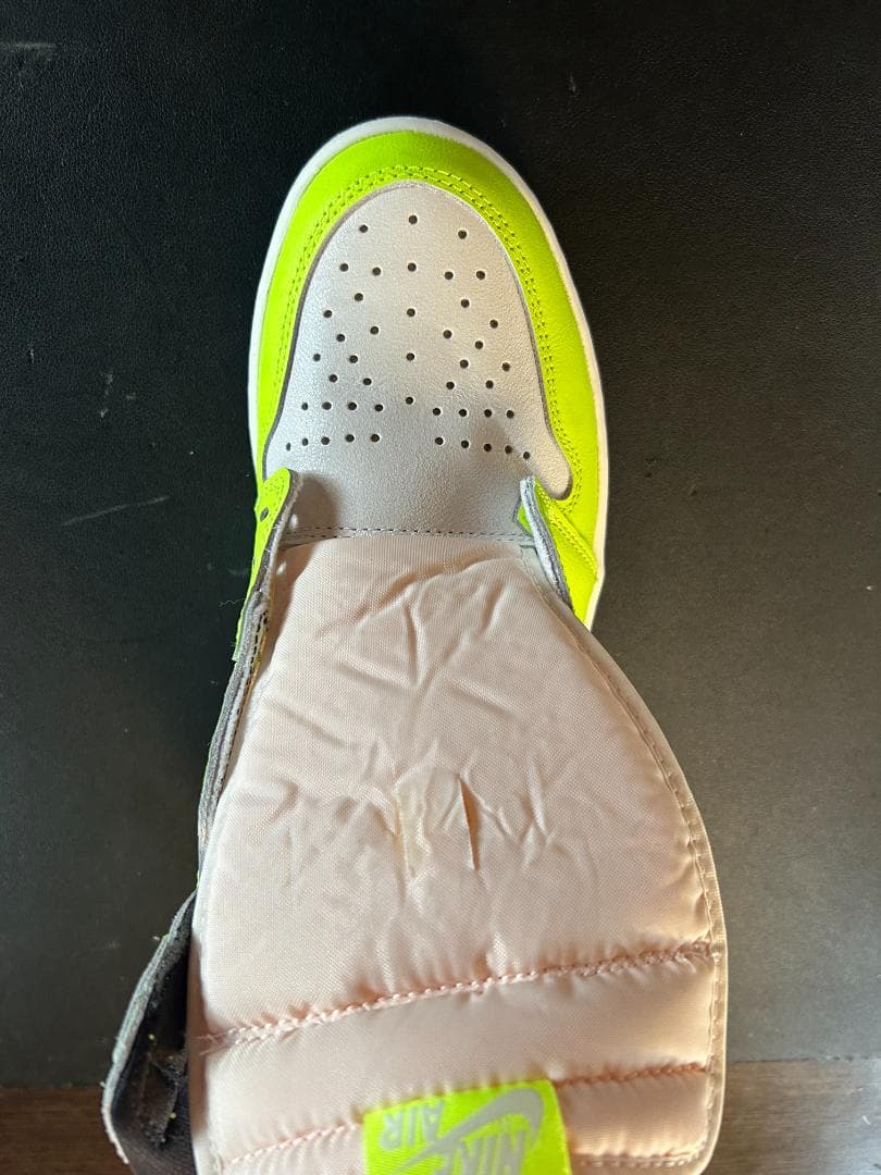 シューズ(男性用) NIKE AIR JORDAN 1 RETRO HIGH OG VOLT 702