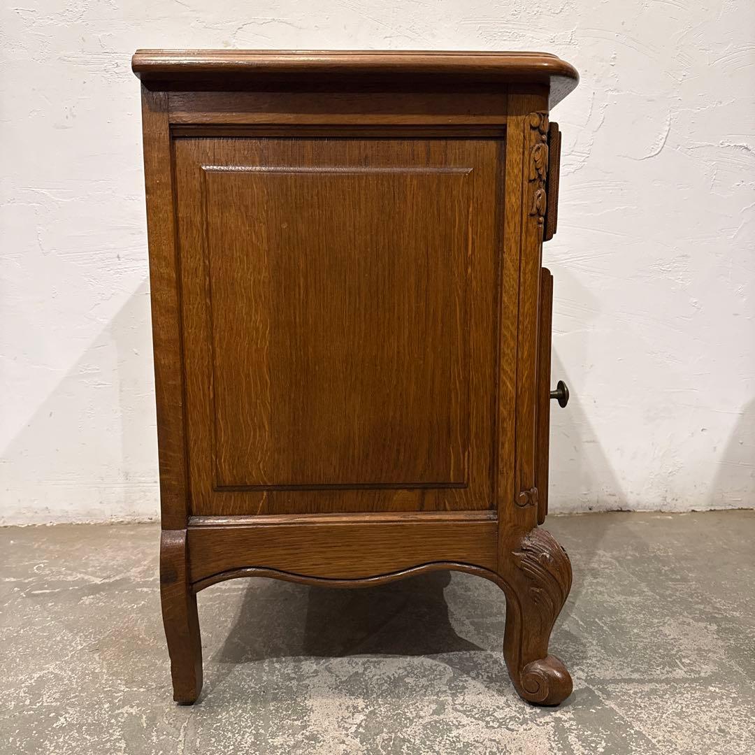 年末年始saleヴィンテージ　木製サイドテーブル　引き出し／扉収納付き　1